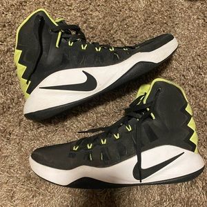 Hyperdunk Black Volt